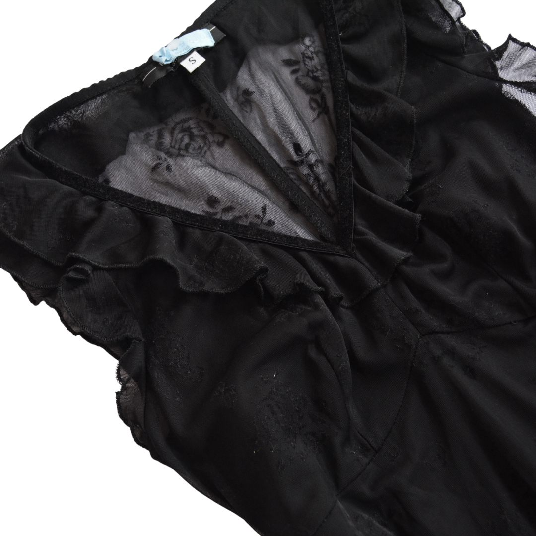 Vestido negro de gasa con terciopelo floral