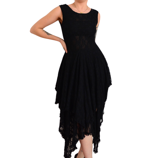 Vestido negro de encaje asimetrico