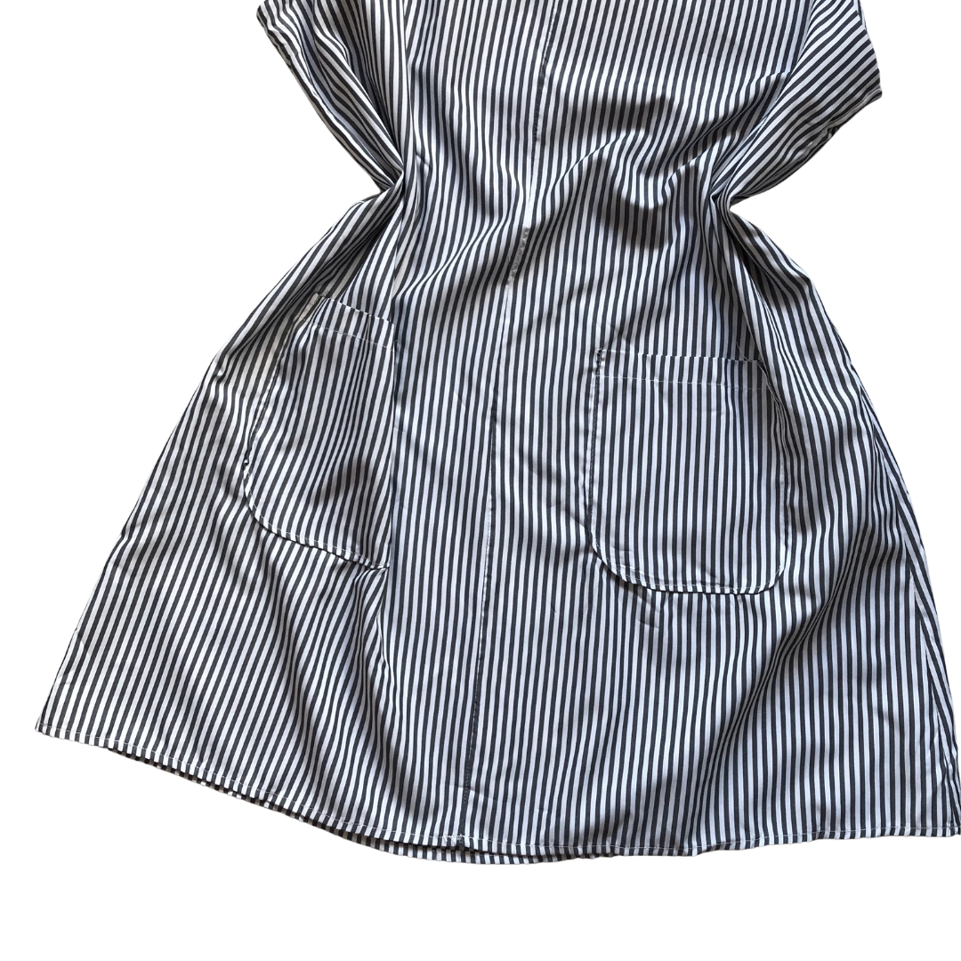 Vestido de lîneas y bolsas