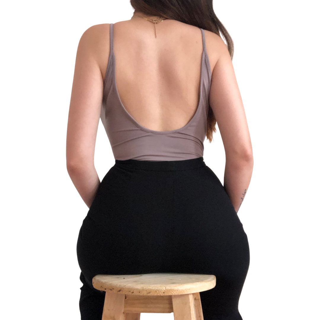 Bodysuit morado pálido con abertura