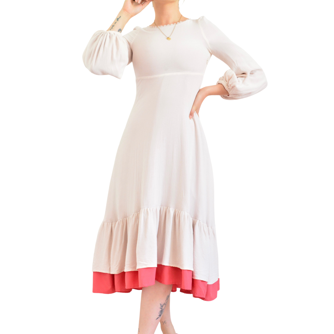 Vestido rosa claro y escote crochet