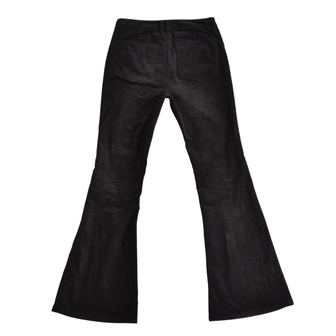 Pantalón negro flared tiro alto