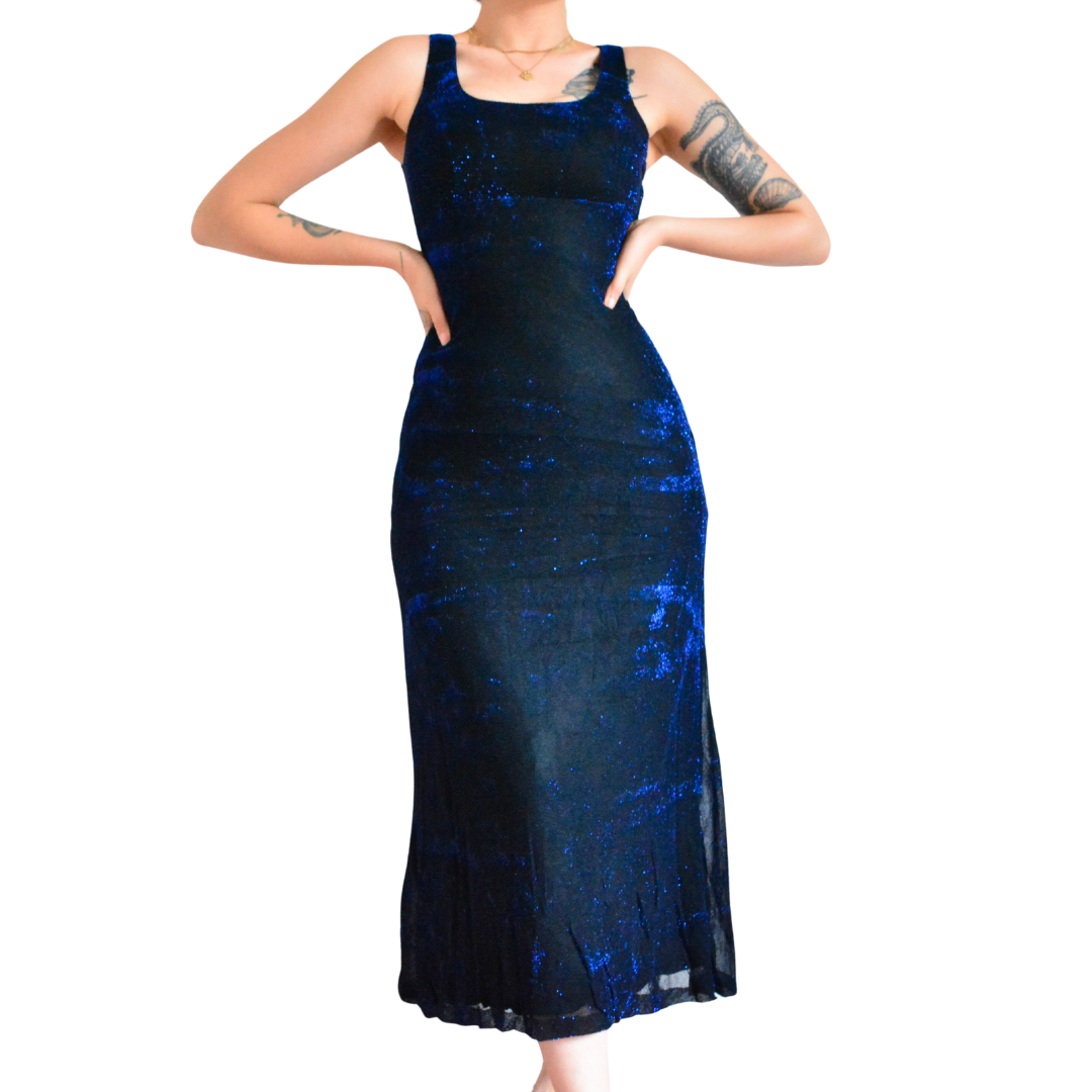 Vestido azul metálico con escote cruzado