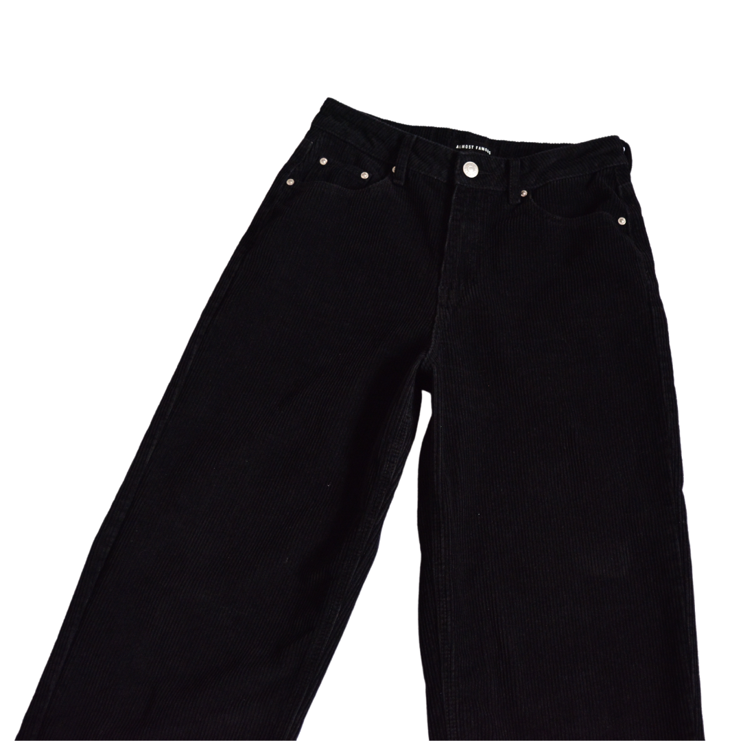 Pantalón negro recto tiro alto