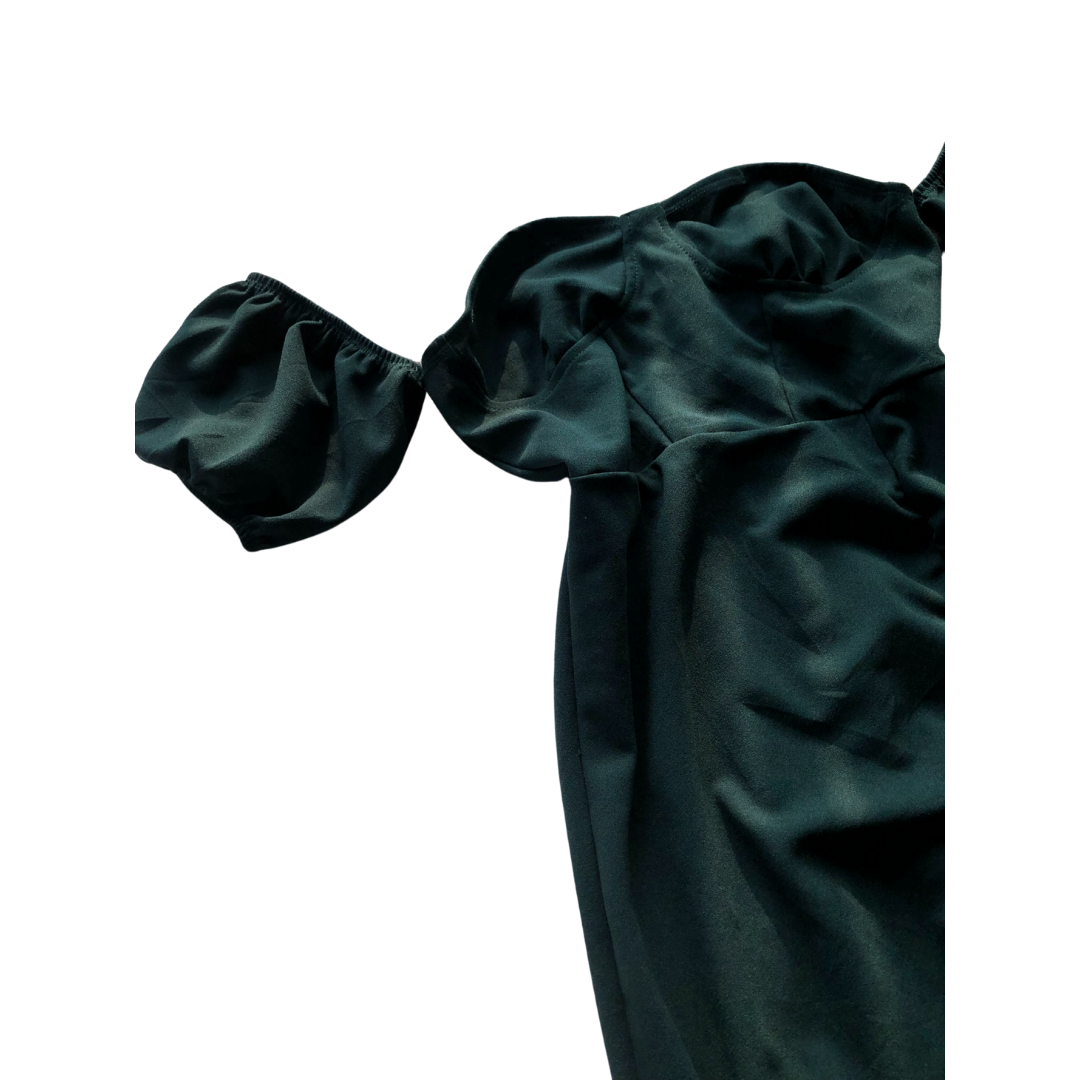 Vestido verde con abertura