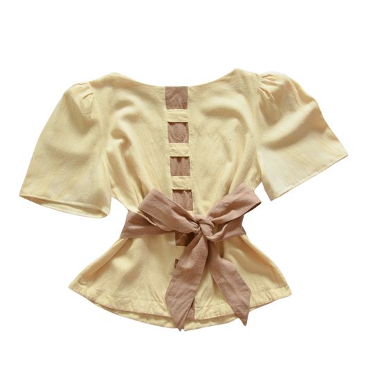 Blusa de seda y listón