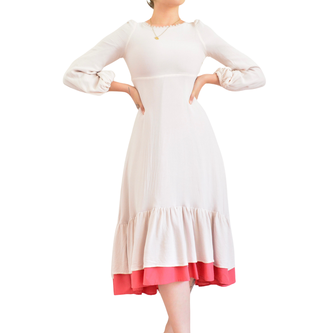 Vestido rosa claro y escote crochet