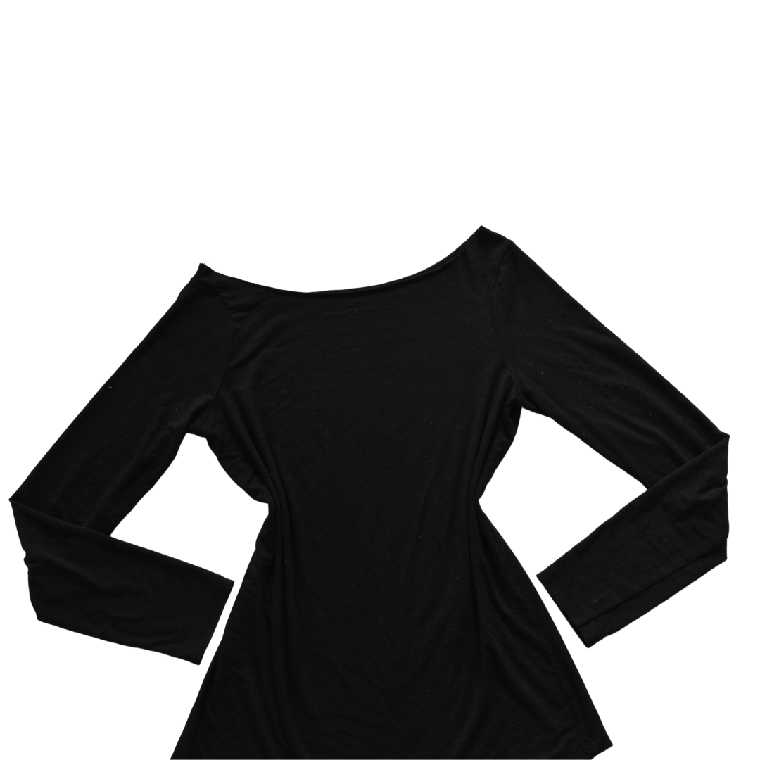 Blusa negra cuello ovalado
