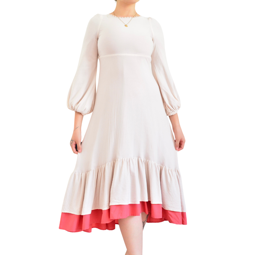 Vestido rosa claro y escote crochet