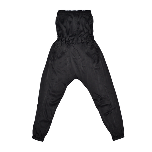 Enterizo negro satinado con bolsas