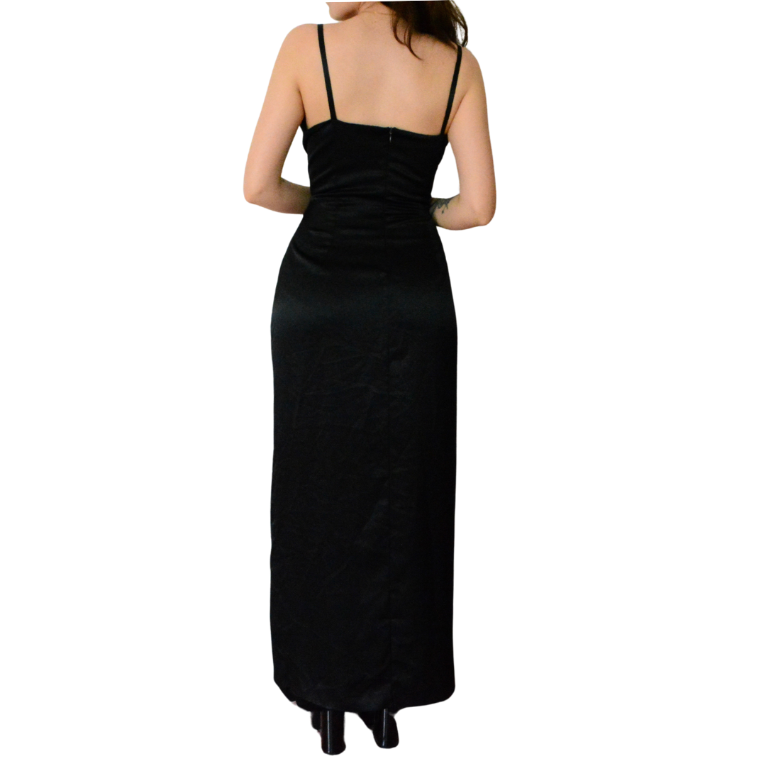 Vestido largo negro satinado