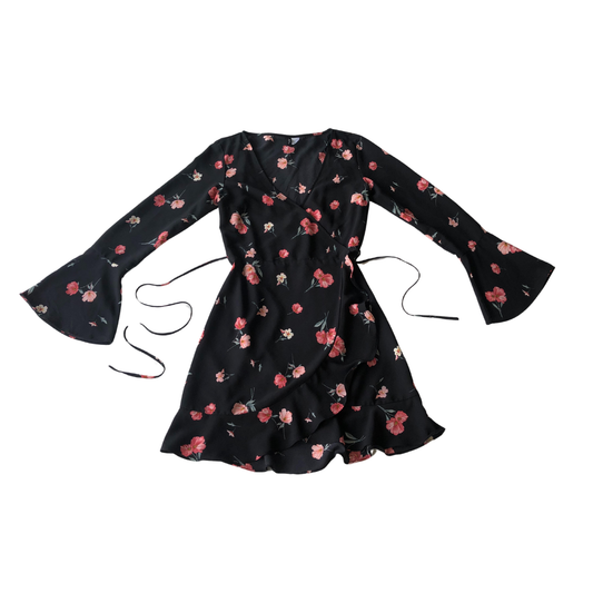 Vestido negro rosas envolvente