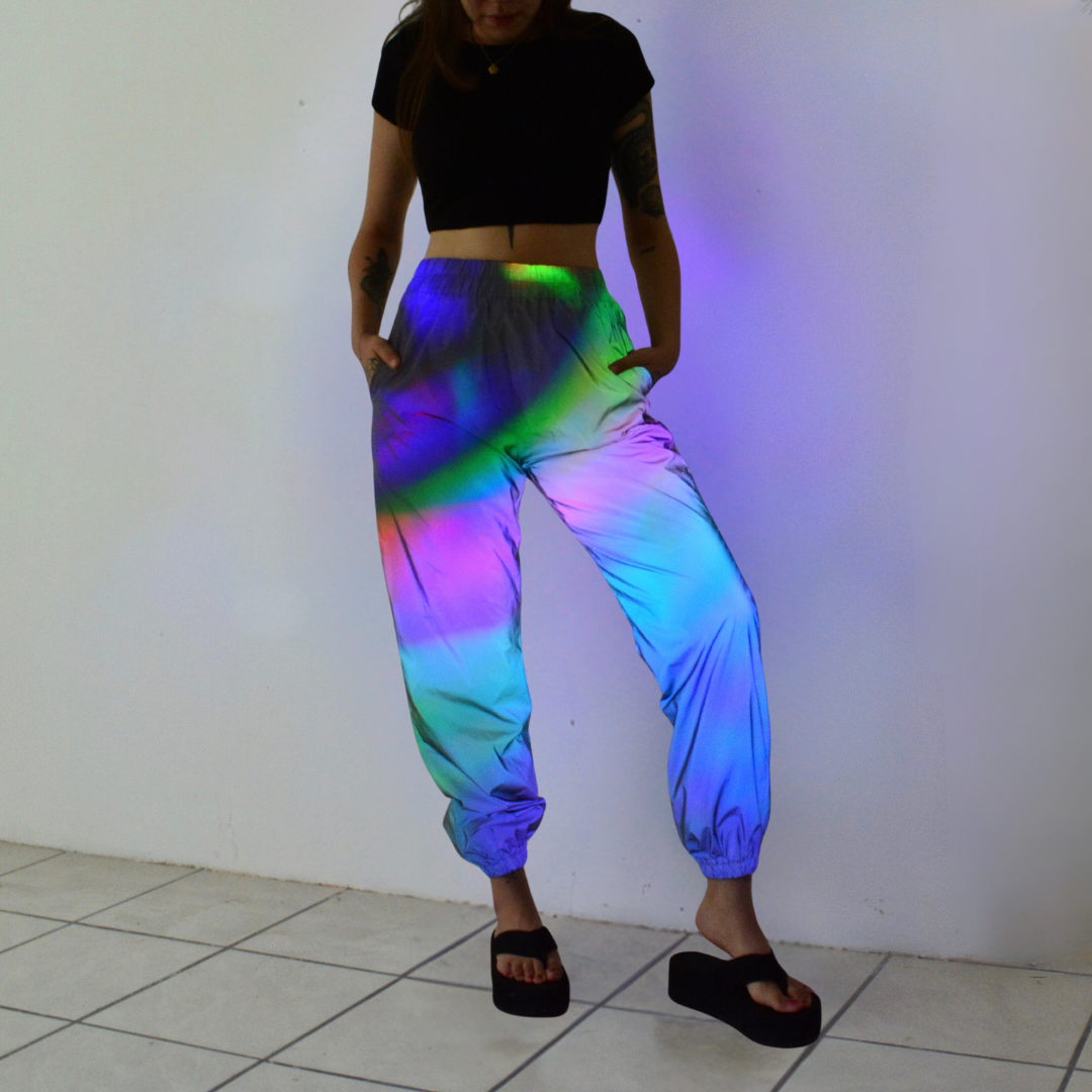 Jogger reflejante plateado