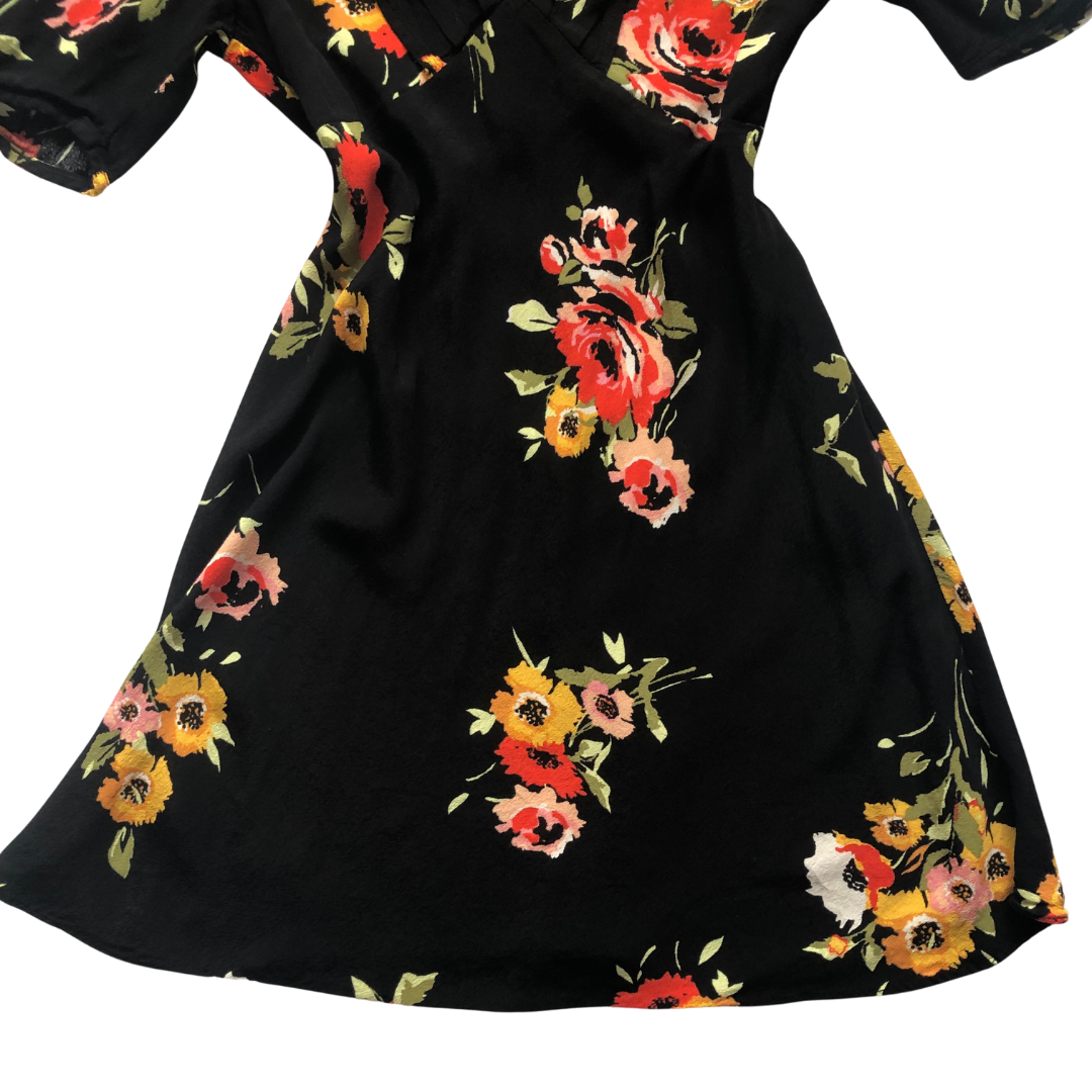 Vestido negro floral