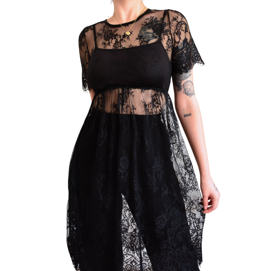 Vestido negro de encaje