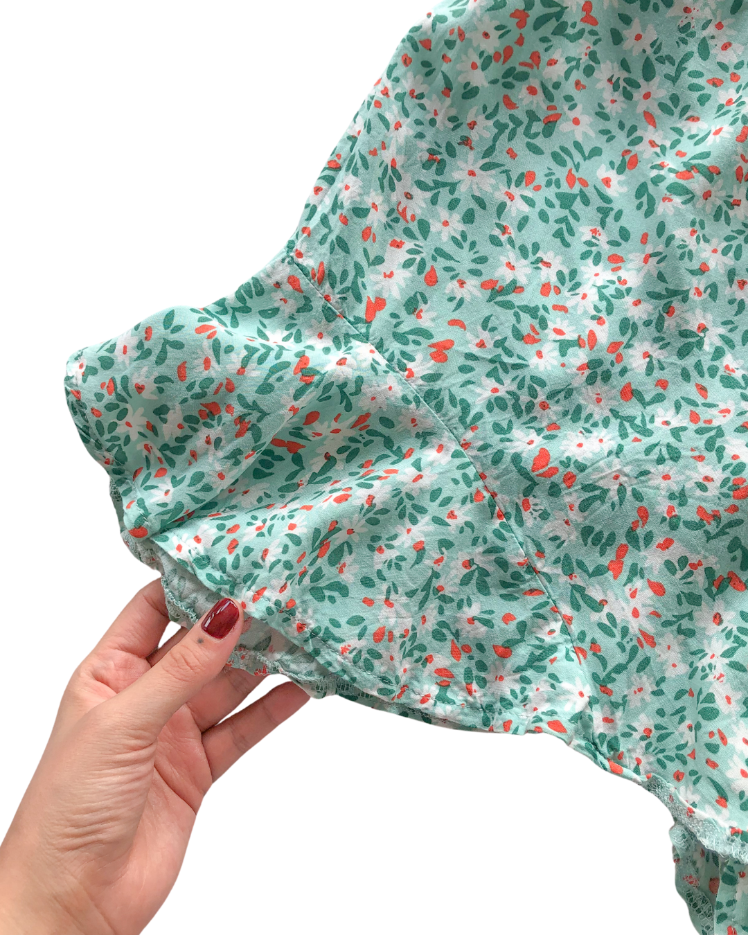 Vestido floral con holanes y escote
