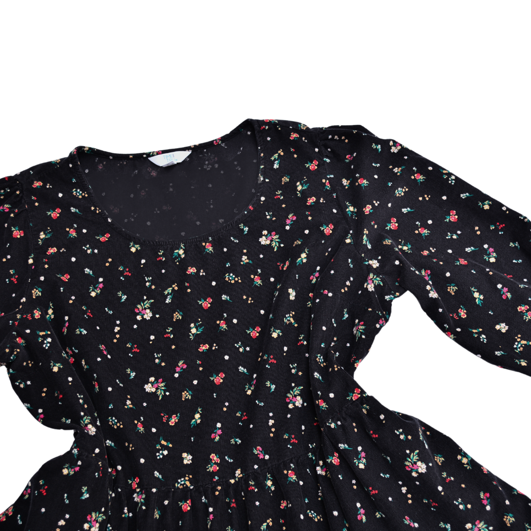 Vestido negro de globo con flores