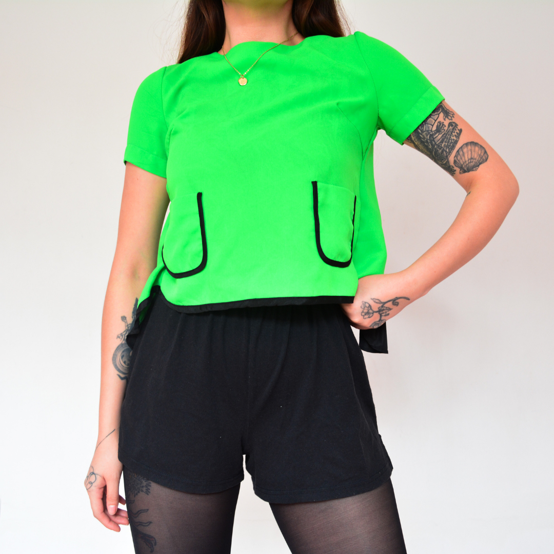 Blusa verde de seda y moño