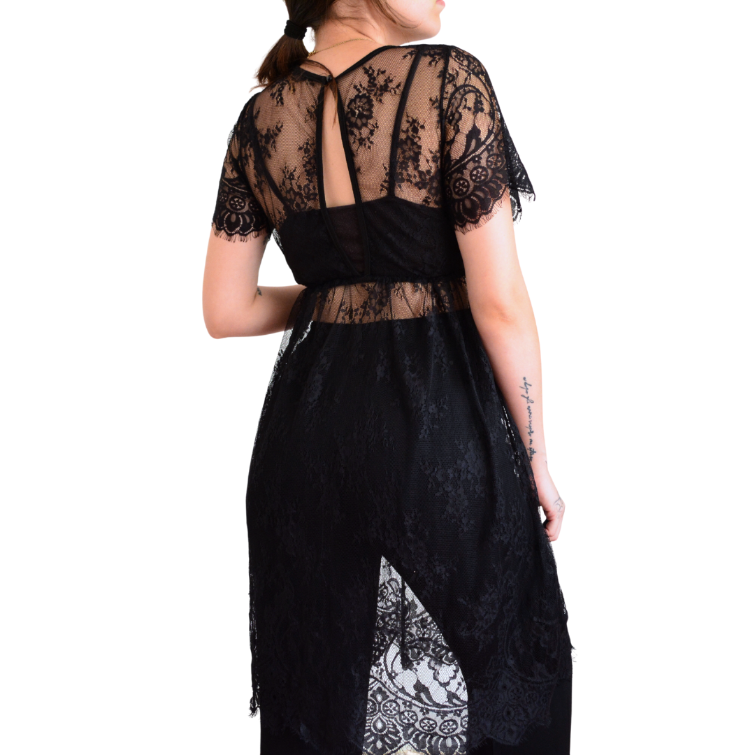 Vestido negro de encaje