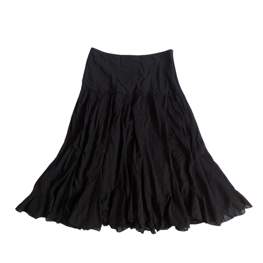 Falda negra con olanes