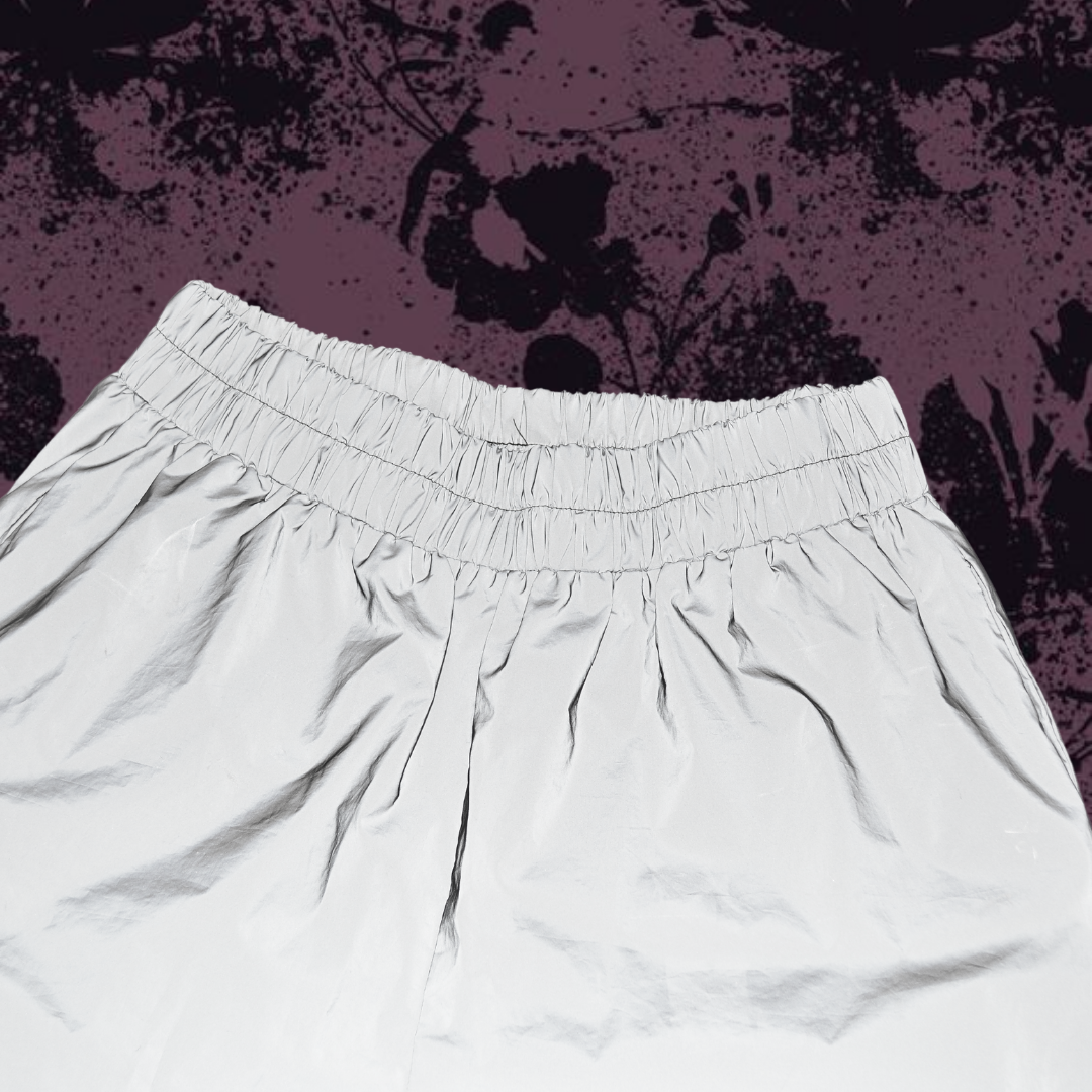 Jogger reflejante plateado