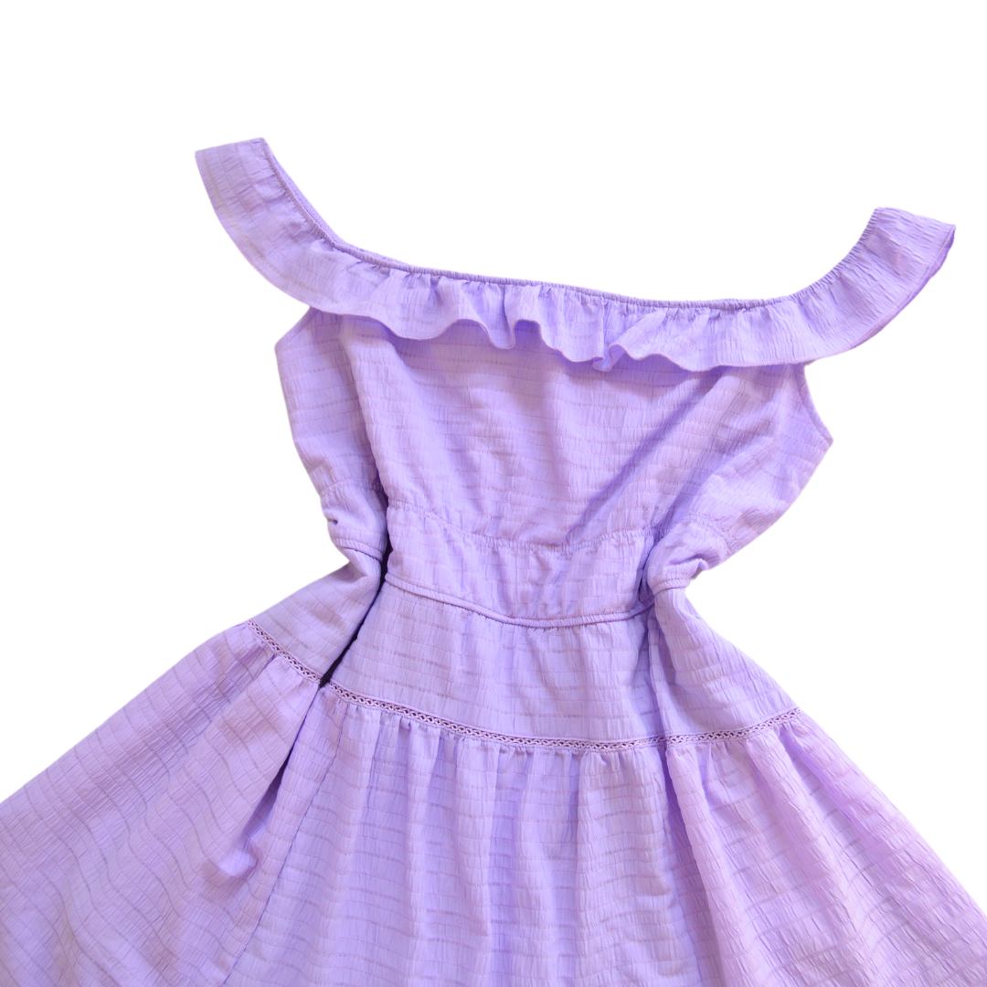 Vestido morado claro con holanes