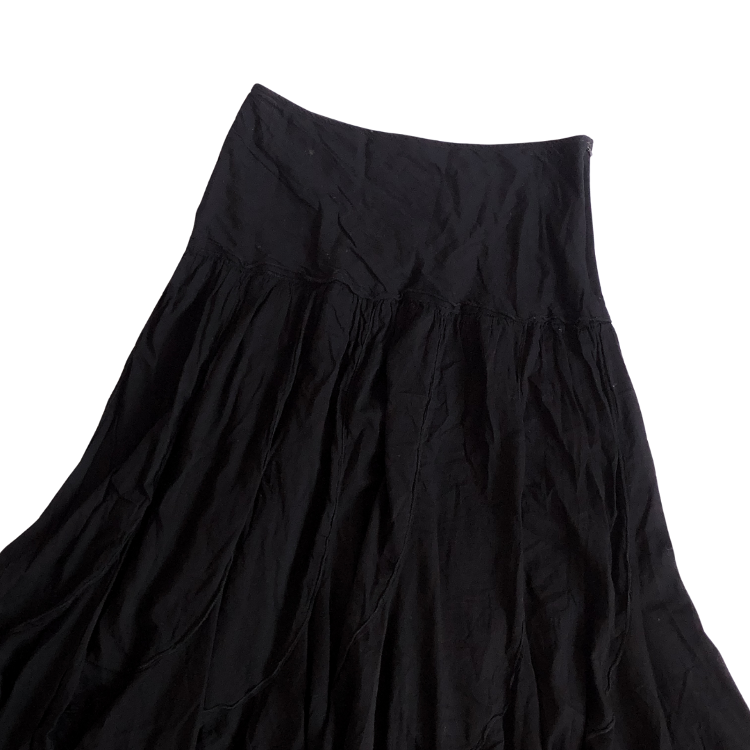 Falda negra con olanes