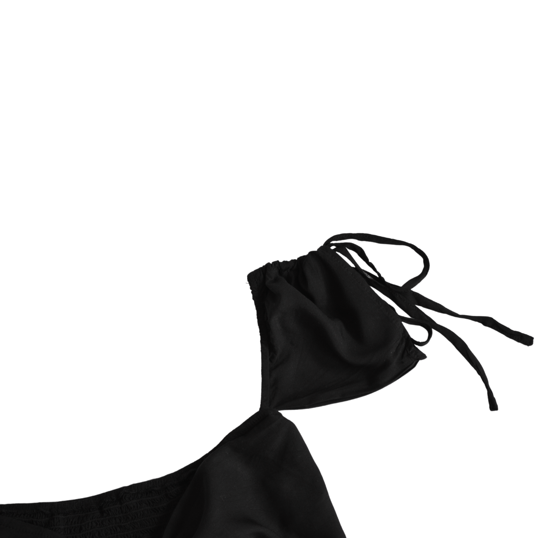 Top negro con cordones