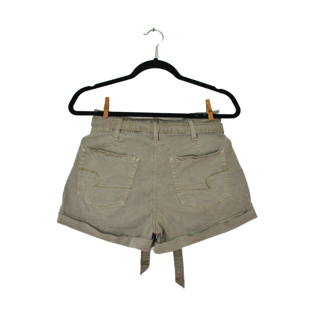 Short verde oliva con listón American Eagle