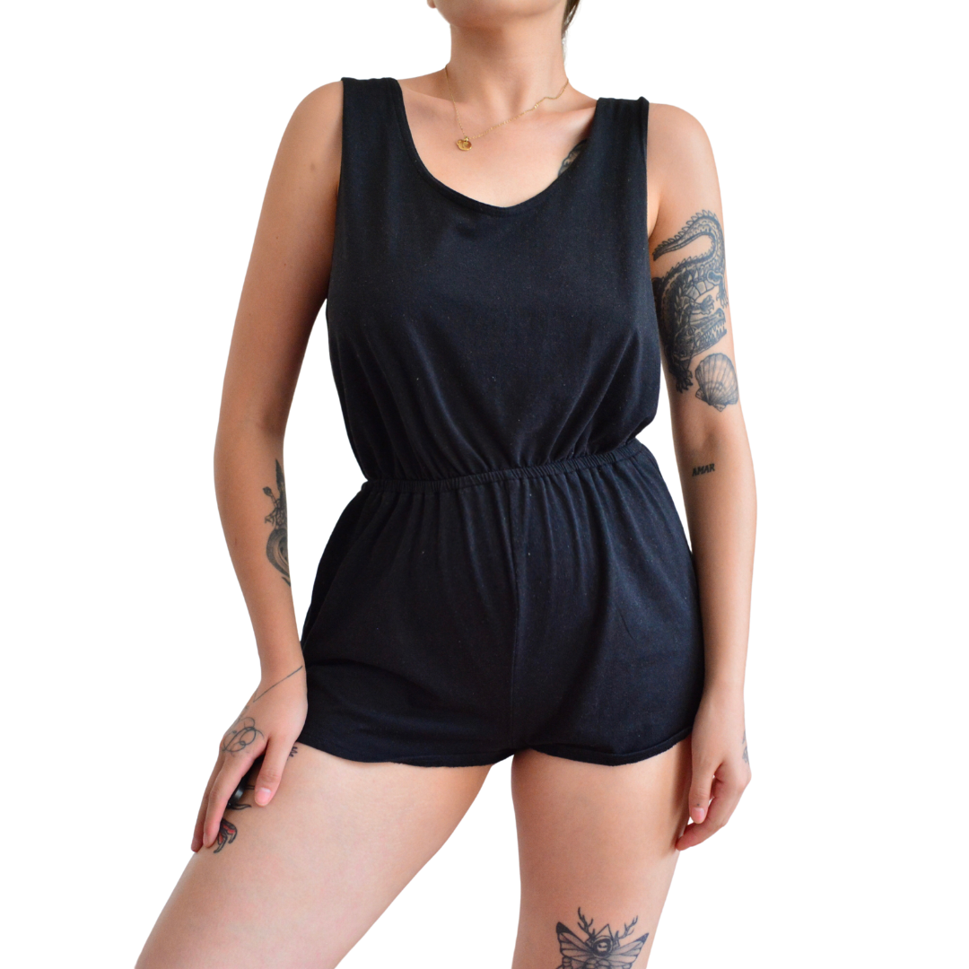 Jumper negro con escote