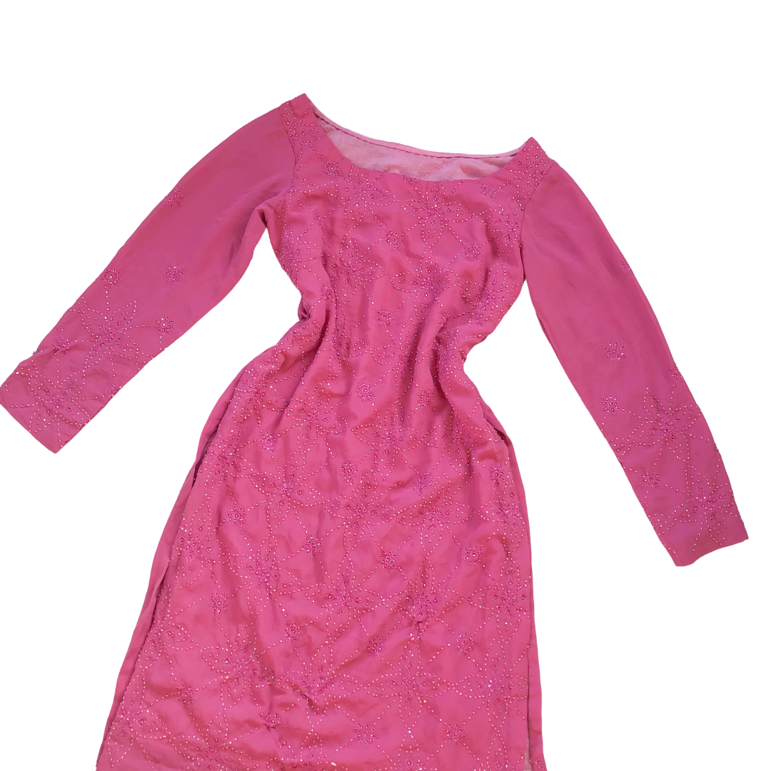 Vestido rosa con canutillo
