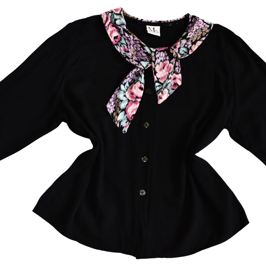 Blusa con cuello de nudo