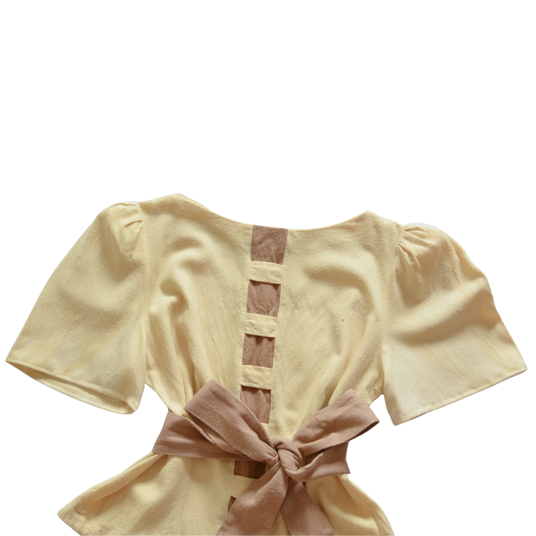 Blusa de seda y listón