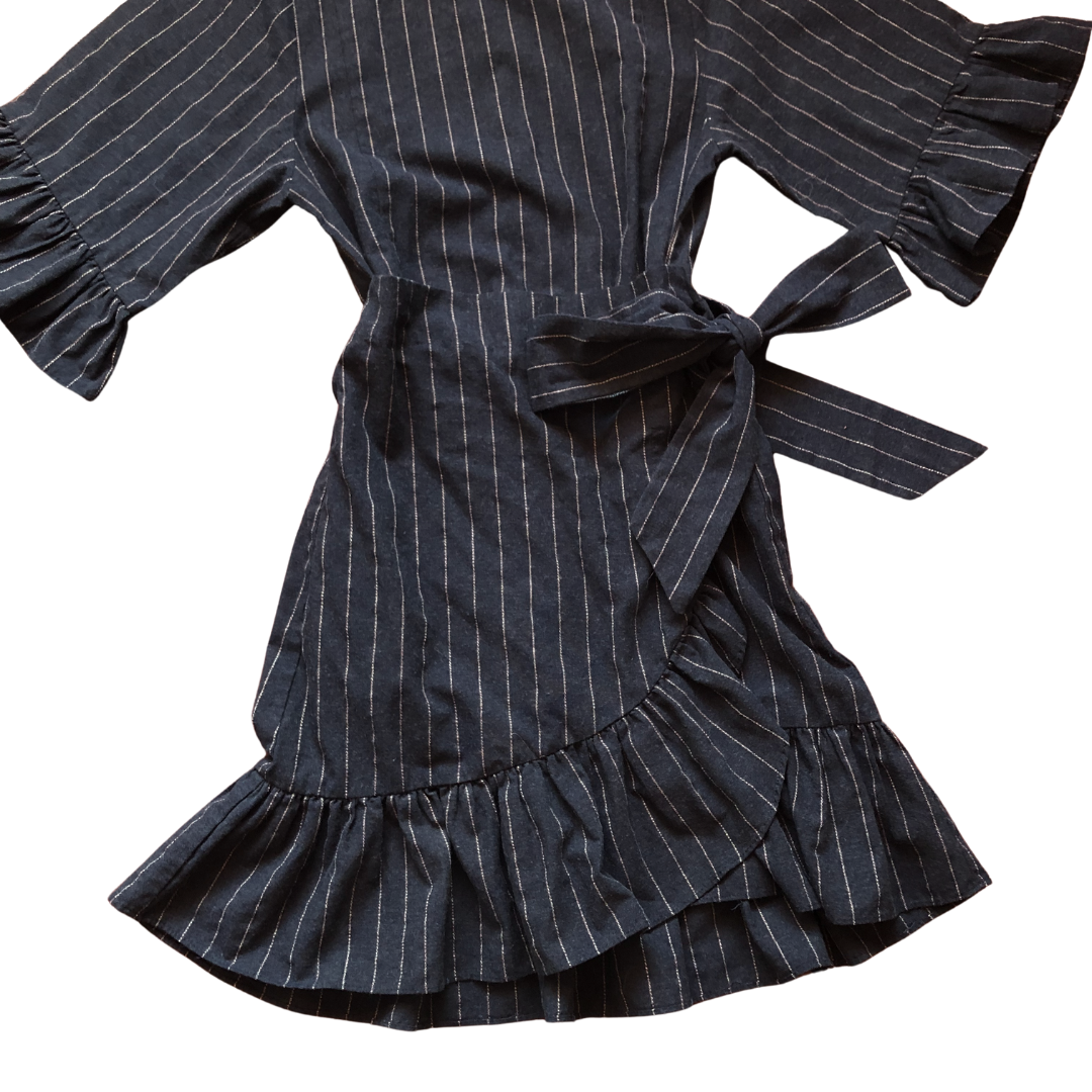 Vestido ruffles envolvente