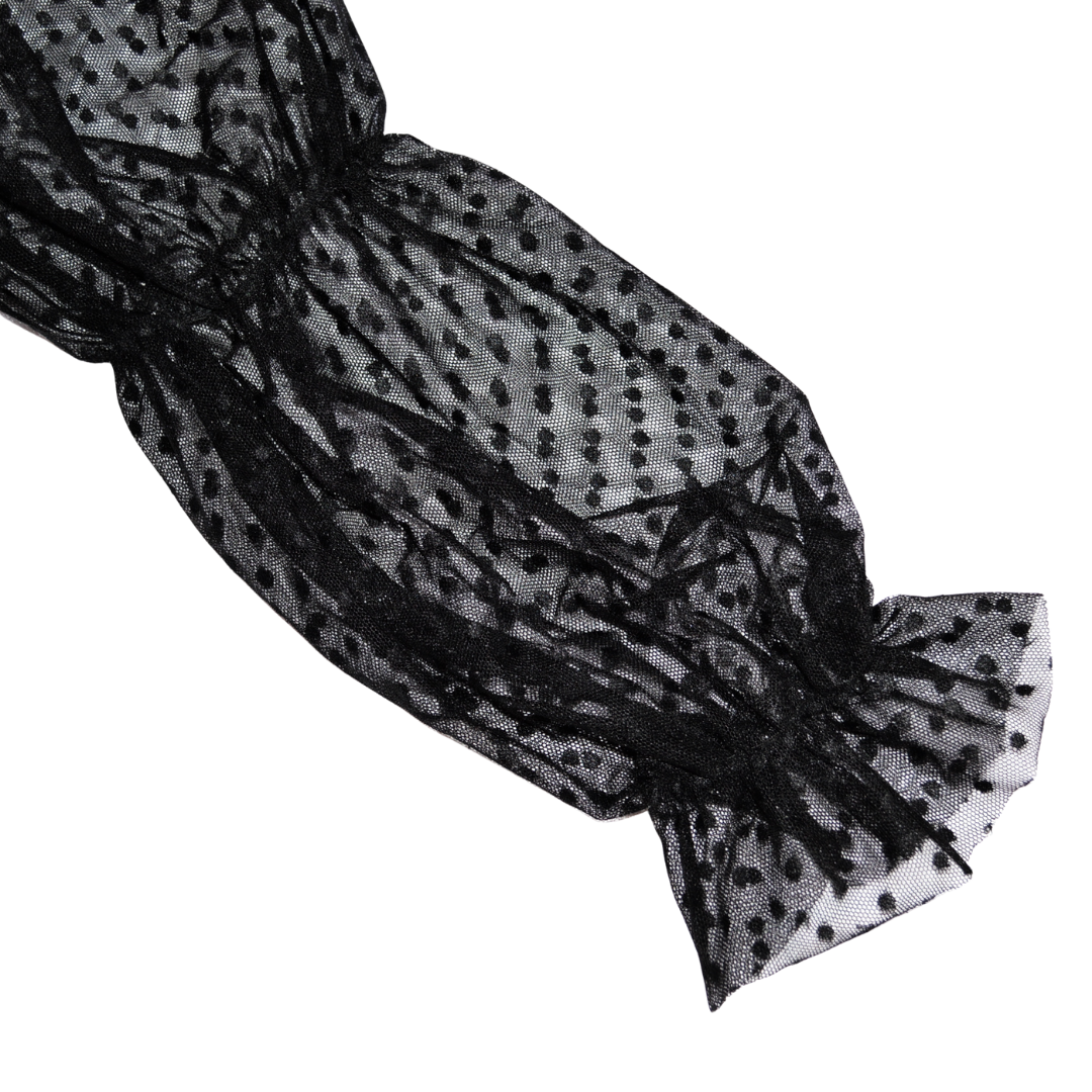 Top negro con mangas mesh