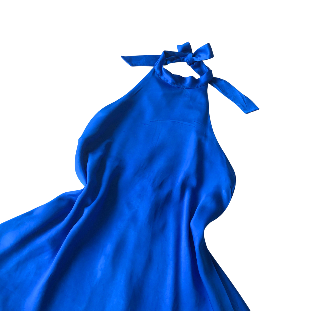 Vestido azul satinado escote