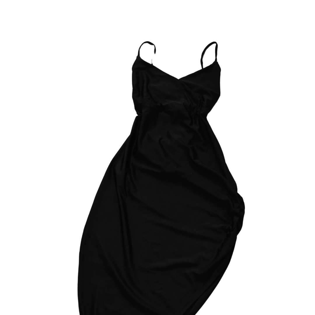 Vestido negro con escote cruzado