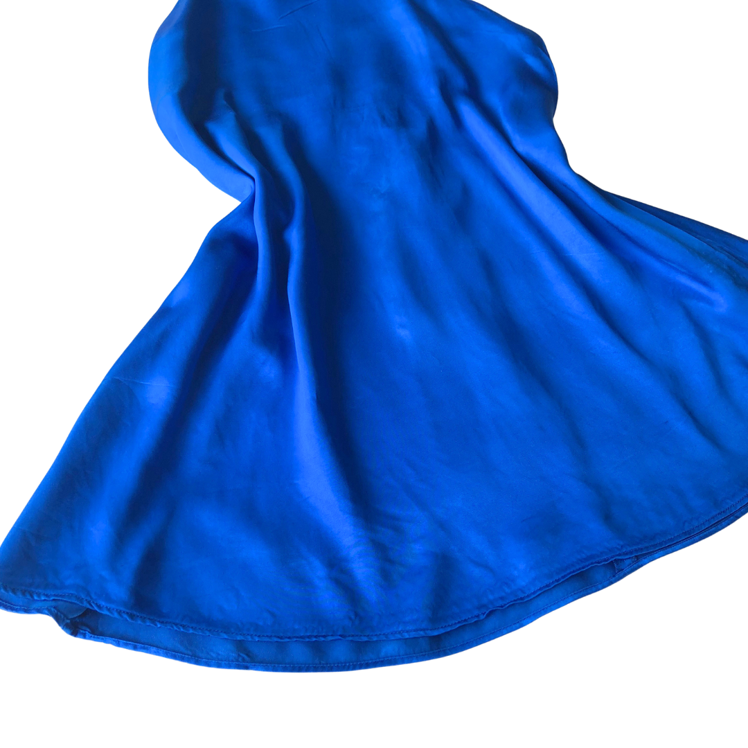 Vestido azul satinado escote