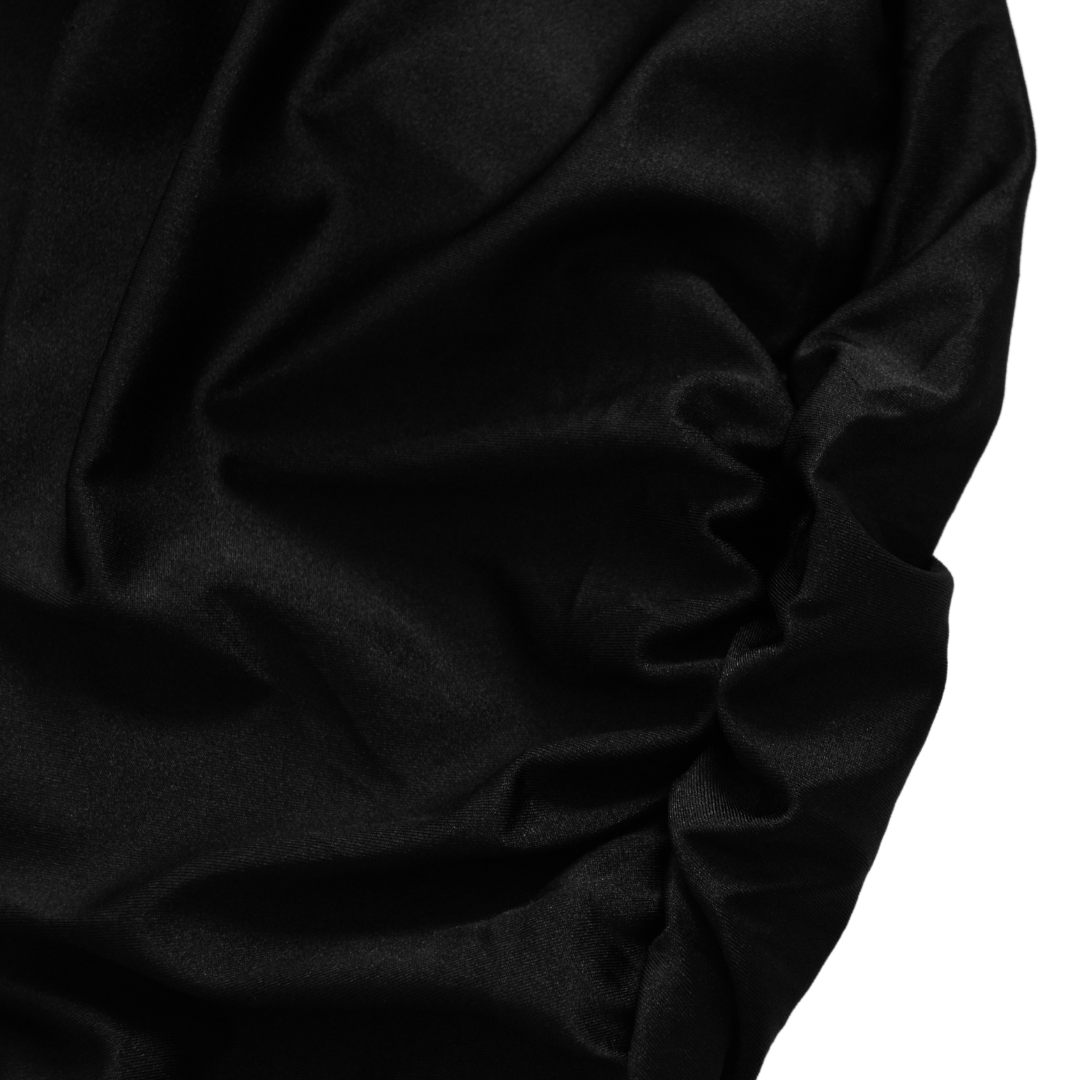 Vestido negro con escote cruzado
