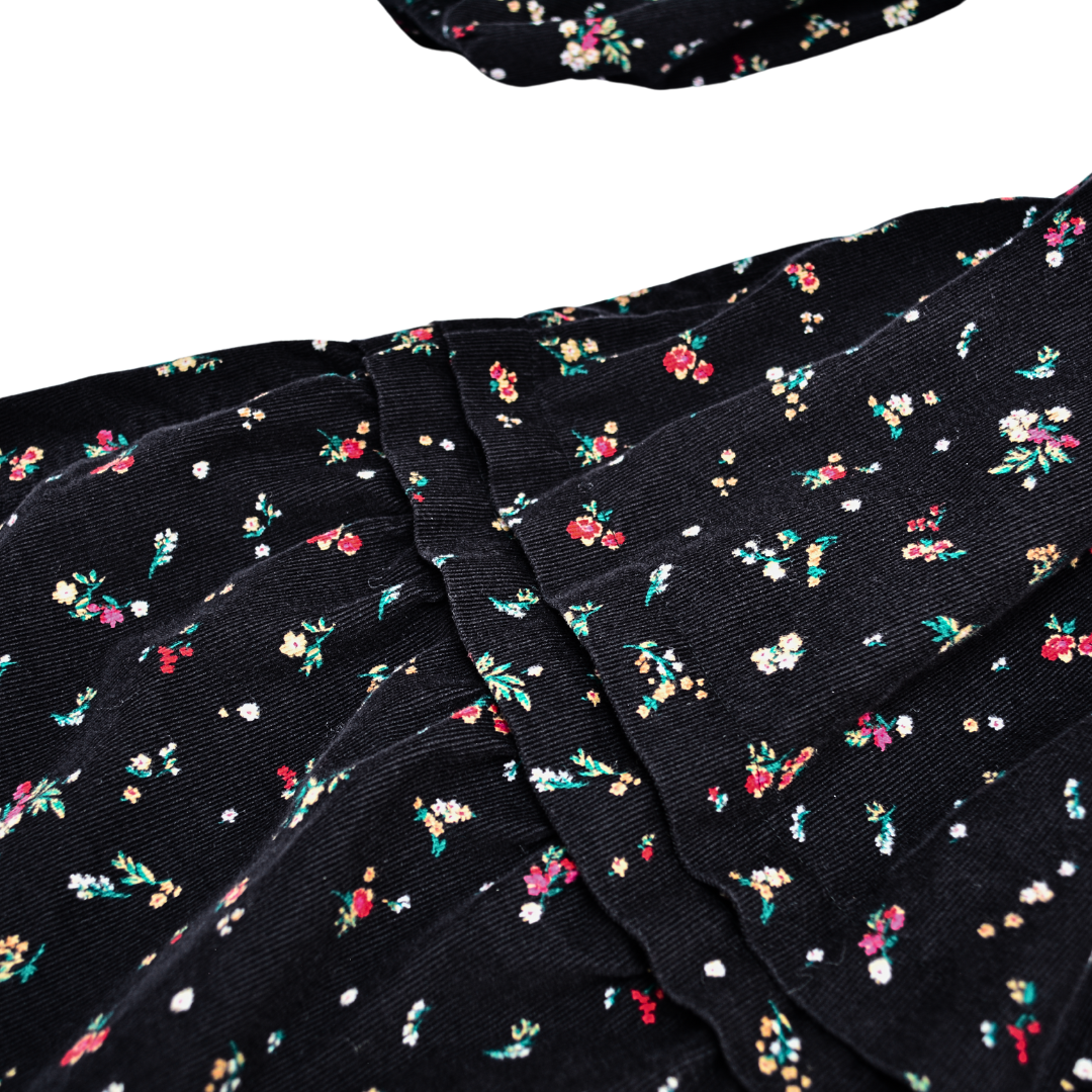 Vestido negro de globo con flores