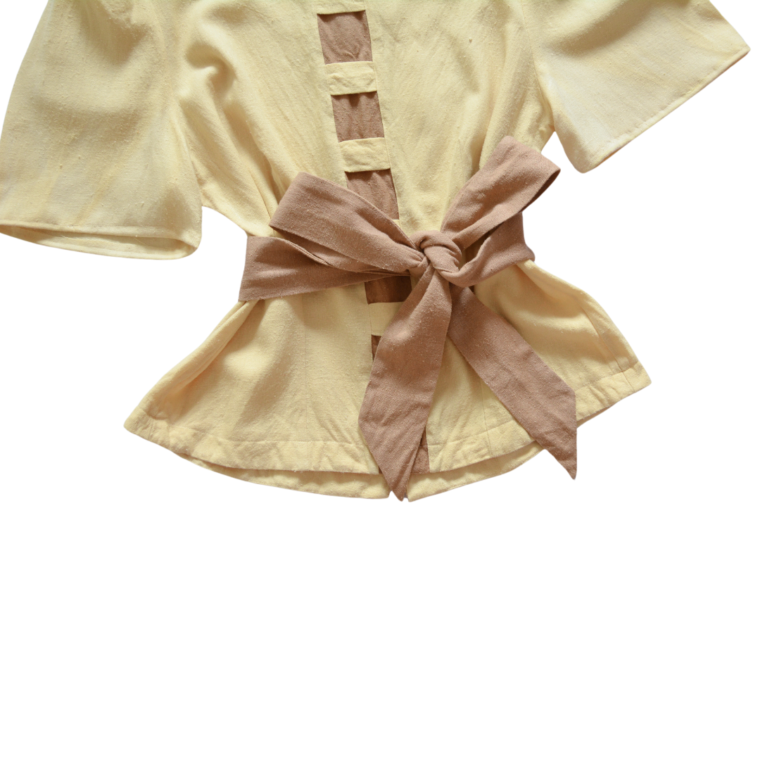 Blusa de seda y listón
