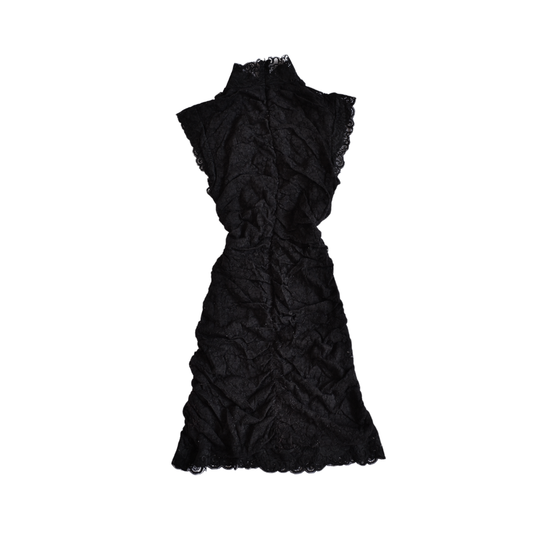 Vestido negro de encaje con forro