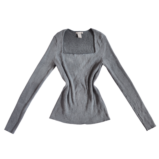 Blusa gris cuello cuadrado