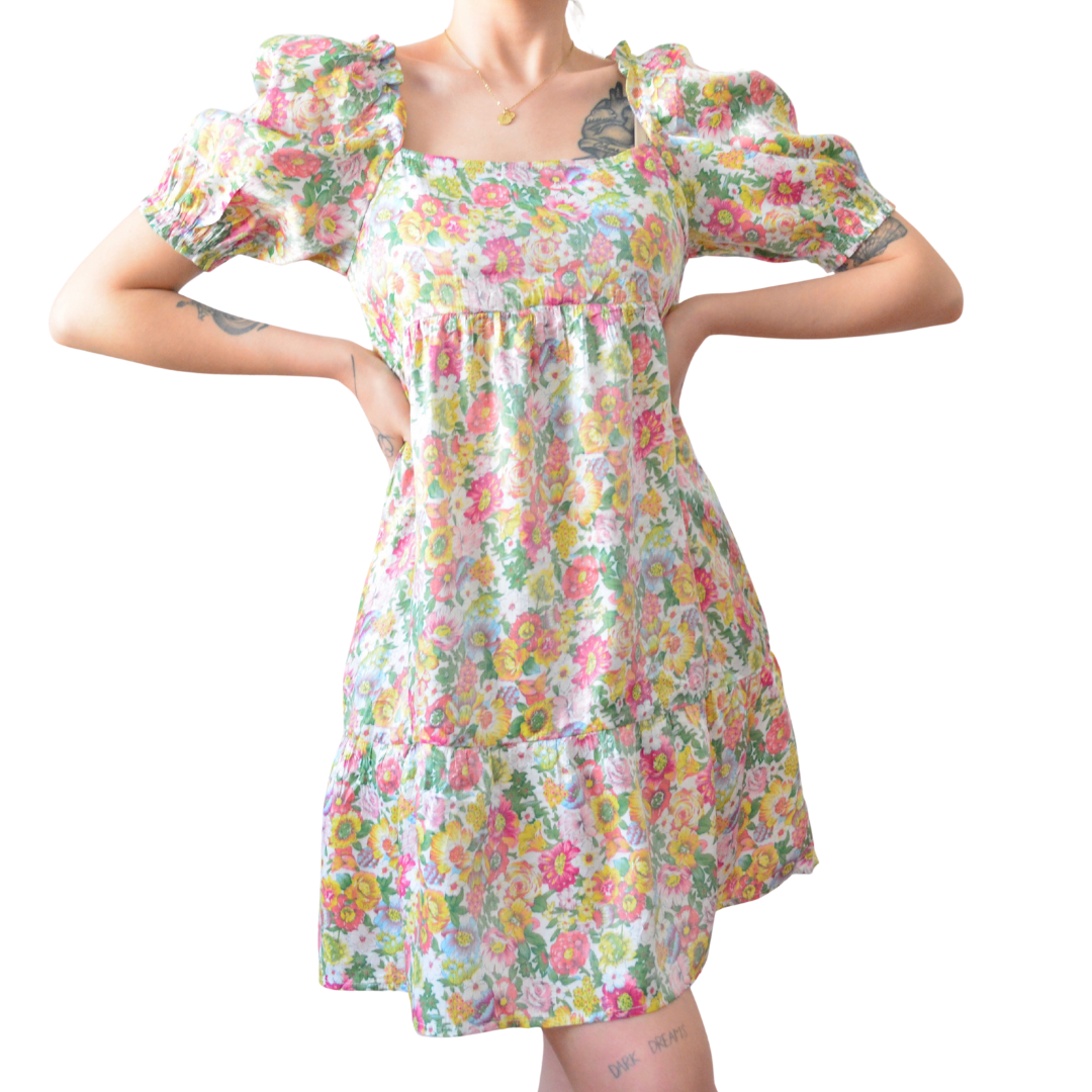 Vestido de flores con bolsas