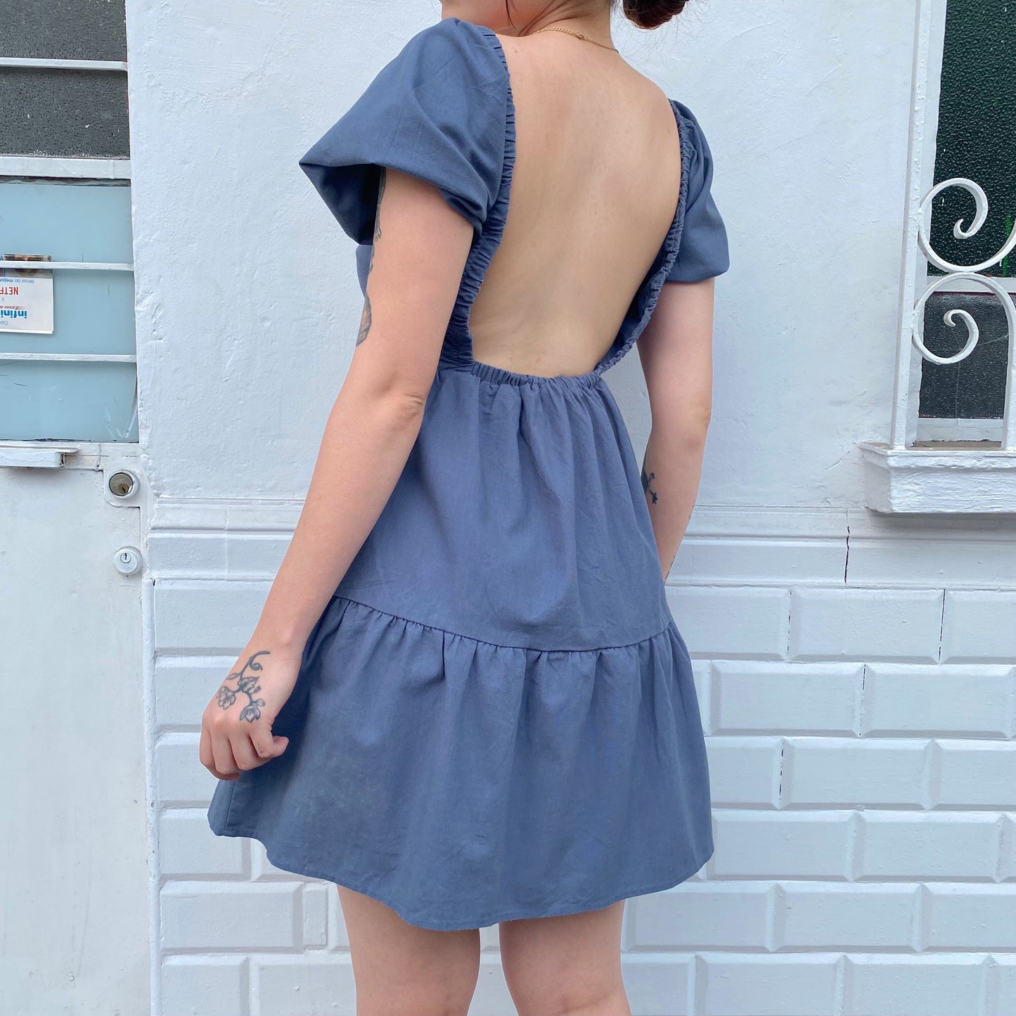 Vestido azul con manga de globo