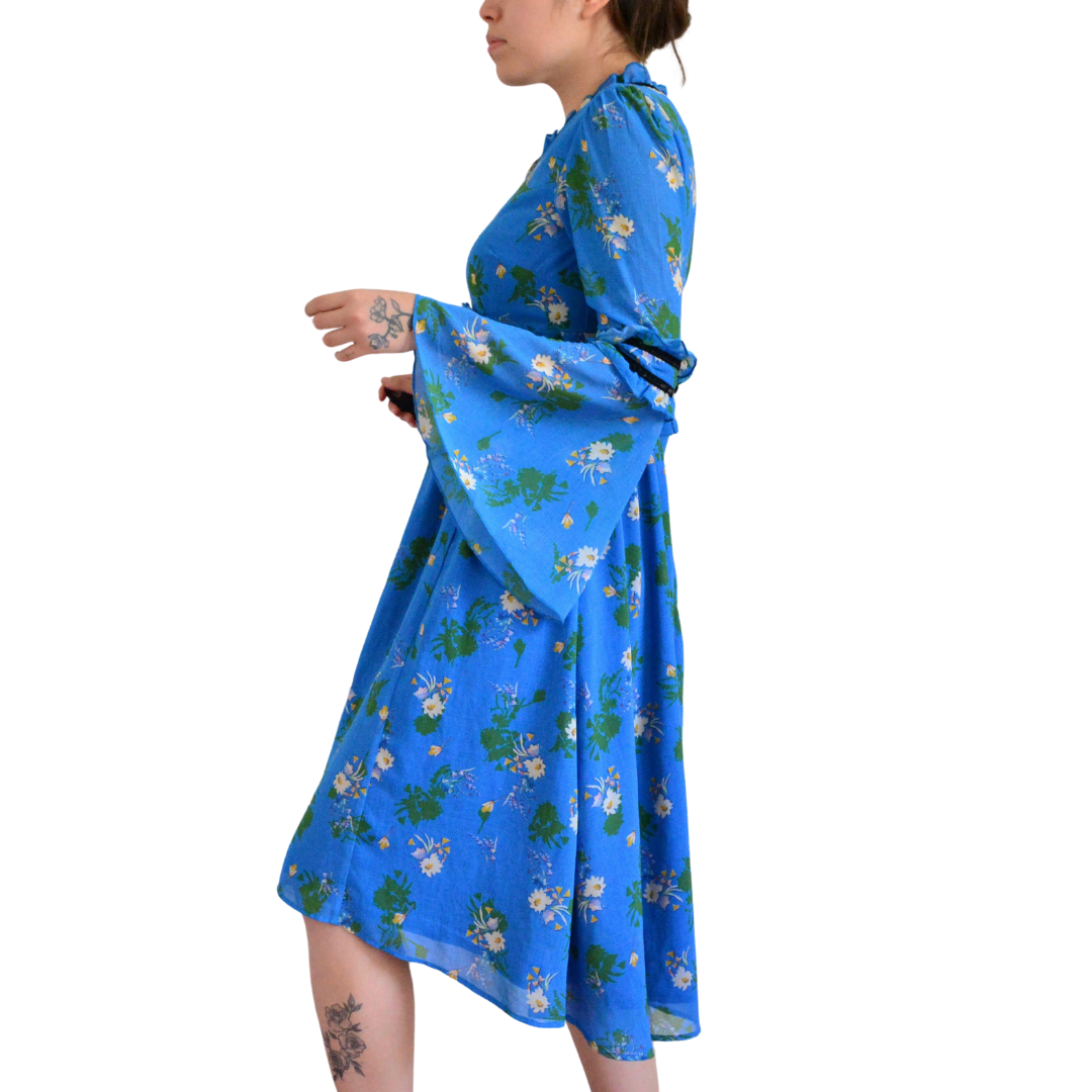 Vestido azul midi de flores