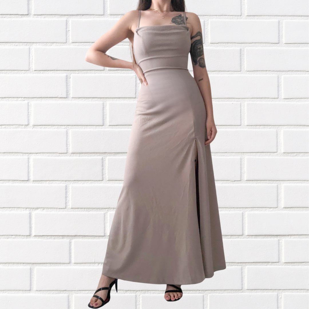 Vestido largo con abertura