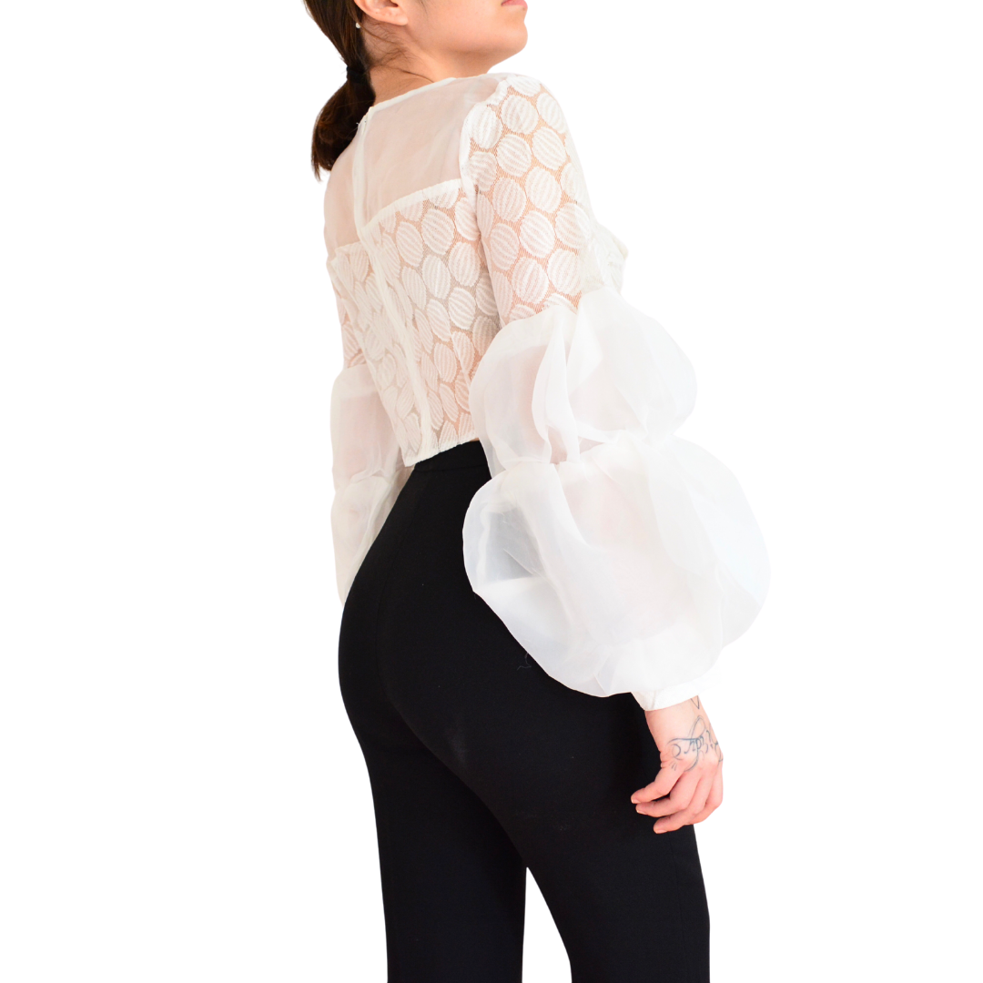 Blusa blanca con moño upcycling