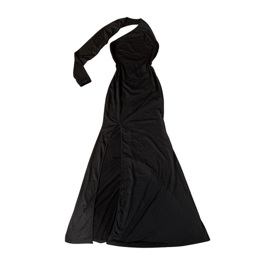 Vestido negro largo asimétrico