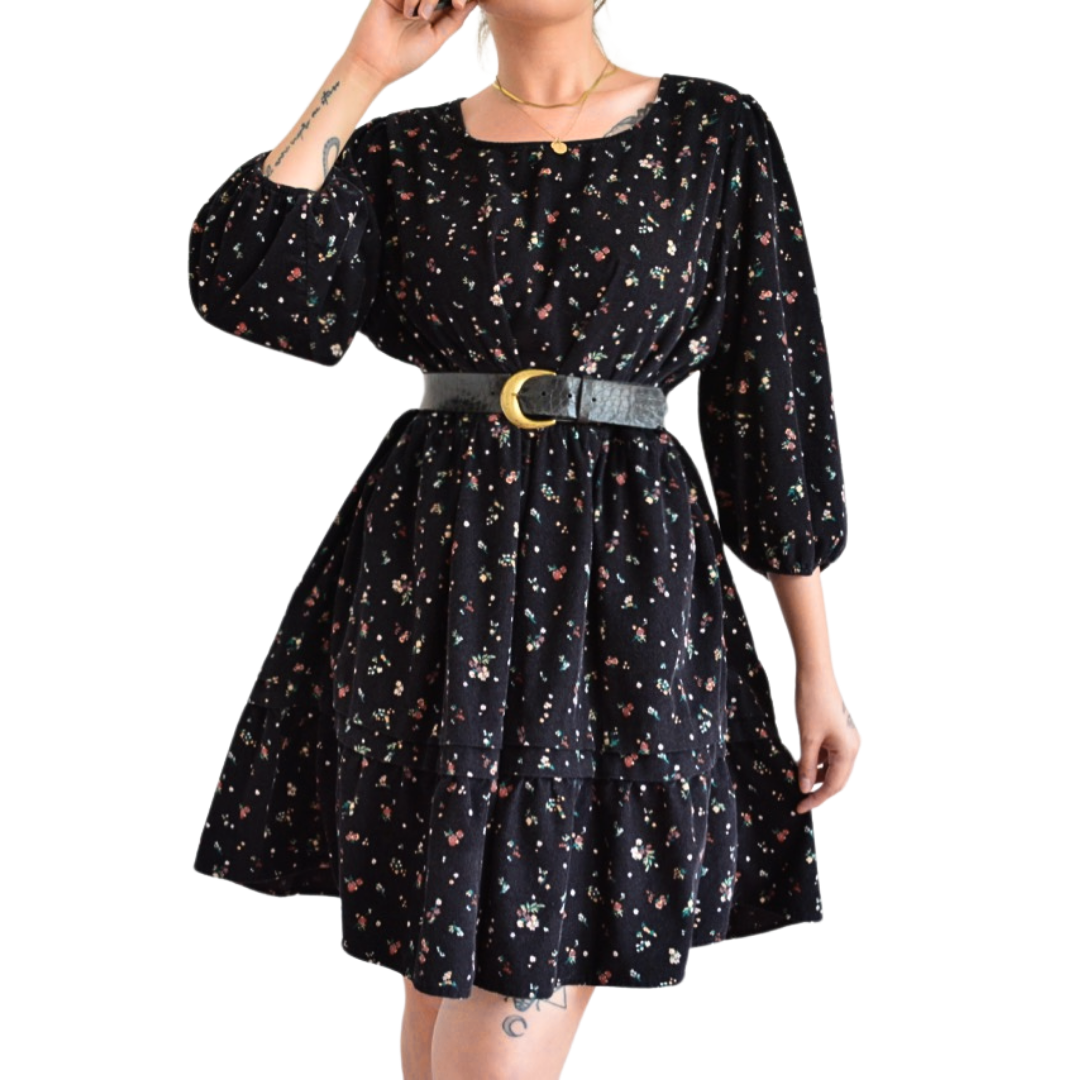 Vestido negro de globo con flores